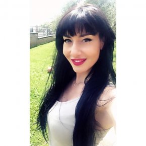 Salut Je me prénomme Nathalie j'ai 30 ans je suis célibataire sans enfants je vis toute seule  Je su