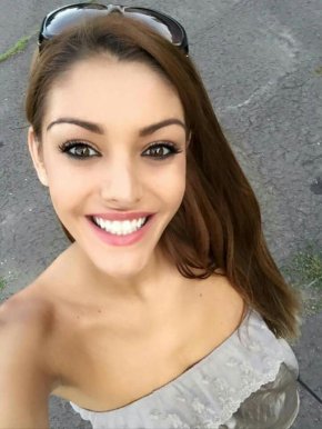 Moi c'est Marina je suis une femme tout d'abord sérieuse sincère et véridique aussi et ensuite je su