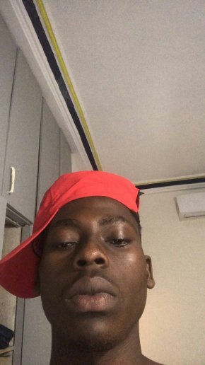 Jeune homme propre et bien Recherche des cougard  