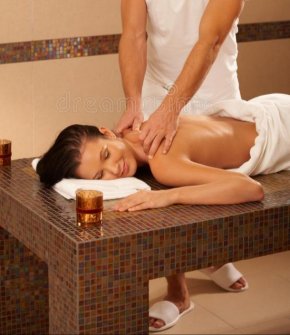 Massage relaxant chaleureux professionnel chez vous n'hésitez pas à me contacter 