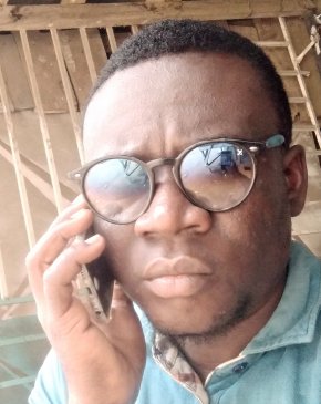 jeune homme entrepreneur cherche femme mature et responsable