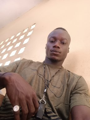 Moi c'est Venceslas juste un coucou et aussi les faire des amis et amies si possible trouver mon âme