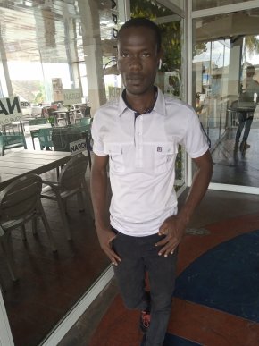 Recherche une dame blanche âgée que moi pour relation sérieuse