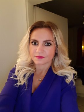 cc c'est moi Nadine je me décris ici en quelque ligne 