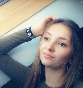 je recherche une âme sœur pour une la relation durable . donc je suis disponible a mieux discute 