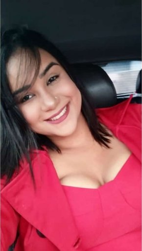 authenticité, ciné, restau, télé, sortie, famille, belle, souriante, câlines 