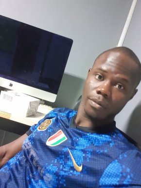 Célibataire je recherche une fille simple naturelle et qui sait écouter