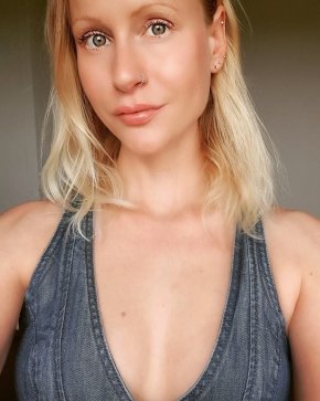 Femme sérieuse sincère Véridique toujours souriante décidé romantique