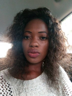 Belle africaine très attrayante recherche rencontre plus si affinités