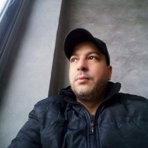 Je suis calme et romantique j'aime la vie et je cherche une femme pour Une relation sérieuse.