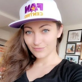 ciao a tutti sono una bella donna adorabile