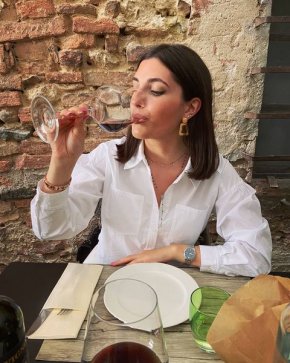 ciao sono sandrine sono qui per fare amicizia.