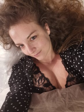 Je suis là recherche d’une relation sérieuse sincère honnête fidèle avec qui reconstruire quelque ch
