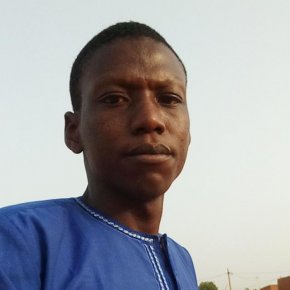 Je Suis étudiant à l'université Abdou Moumouni de Niamey , je désir l'amour