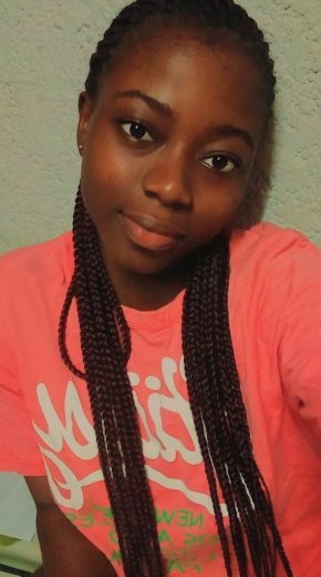 Redika est sans façon humble et aimante, souriante et amoureuse