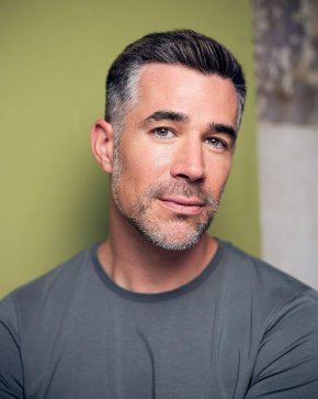 Moi c'est Robert Dubois je suis célibataire, sans enfants, à la recherche d'une femme