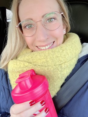 je suis Sandrine j'ai un enfant et je suis célibataire 
