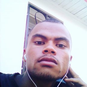 cherche une fille qui va m'aimer vraiment et prete pour gagner une vie meilleure