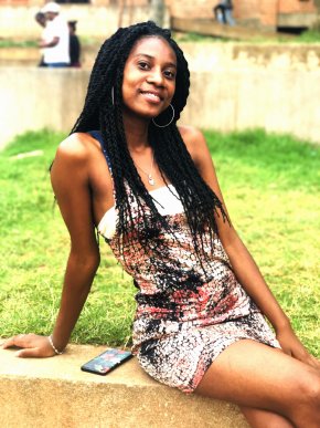 Je suis une jeune femme de 22ans qui cherche un homme de ma vie dans ce site