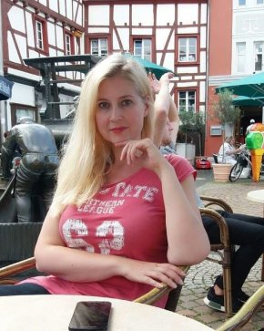 je  recherche  une relation  sérieuse  aussi basé  sur la  confiance