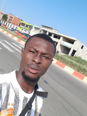 Disponible sur WhatsApp : +2255 07 59 26 88 25 si tu veux kozer 