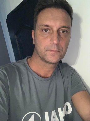 Je cherche simplement à me fais des nouveaux amis et voir avec affinités des choses entres nous 