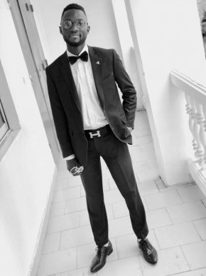 Recherche une relation sérieuse à long terme pas d'aventure