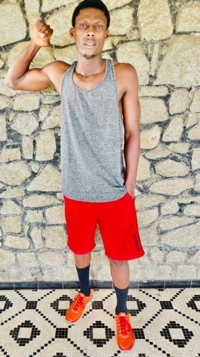 Un mec bien monté hy hyy gg gg yf j'ai
