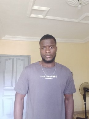 Je suis un homme fort sérieux et amusant 