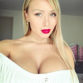 Je suis une femme célibataire qui Recherche le grand Amour 