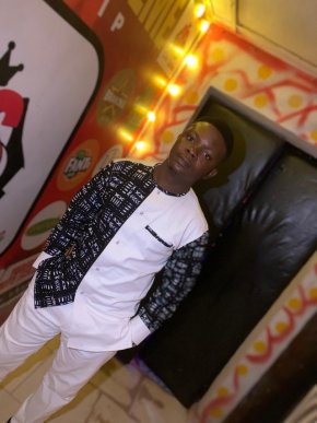 je cherche une femme qui sera ma femme et qui sera fole amoureuse de moi