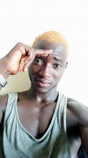 je recherche une âme sœur qui m'aimera comme je suis ,merci de votre attention