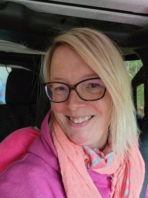 Come sweep me away! Lovely mom looking for handsome male!