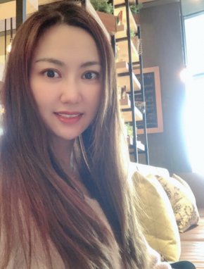 i am looking for a simple and caring chine man