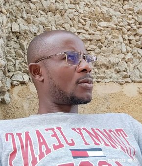 Tu aimes les relations vrais , matures , la communication alors j'attends ton sms