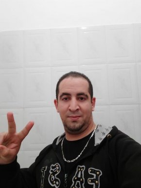 je cherche une relation a deux avec une fille sympa et conprehensif