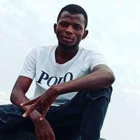 Salut moi c'est zoumana je cherche mon âme sœur pour le moment mais je suis célibataire 