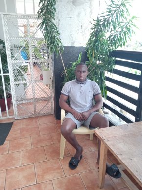 Cherche une fille intelligente Gentille qui ne bois ne fume pas respectueuses 