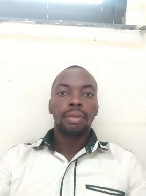 Cherche une asiatique avec de beaux yeux et un visage joyeux