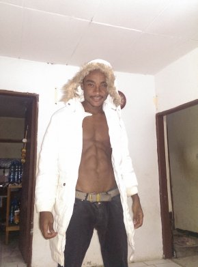 Recherche amour veritable,bien en chaire ,belle poitrine et gros fessiers