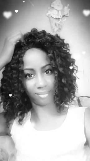 Salut moi c'est Eiffel N'guemah jeune femme aimable joyeuse gentille aimant la vie 
