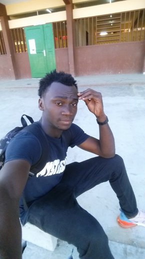 Je suis un jeune homme très drôle, sympa. Qui souhaiterait faire de nouvelles rencontres