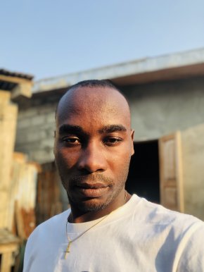 Veux faire des rencontres enrichissantes. Positif, jovial, reservé, calme, intelligent. Travailler.
