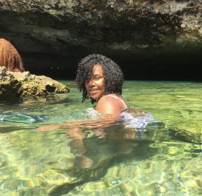 Recherche un homme sérieux pour fondée une famille voici mon compte insta « hasina_nambinina »