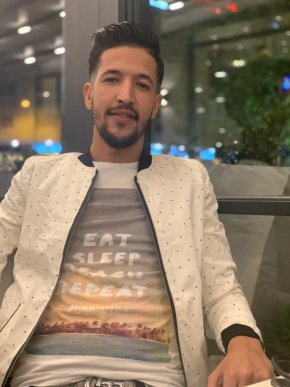 Je cherche une femme pour s'installer, je la soutiendrai toute ma vie, je cherche juste qui elle est