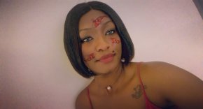 Gentillesse ,souriante, belle , timide, amusante, adorable,sexy 