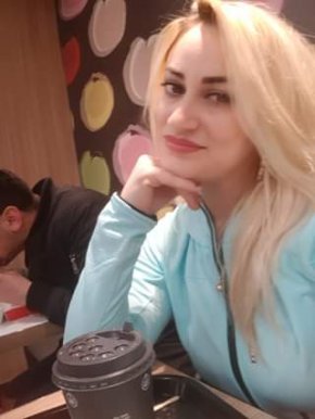 FEMME CÉLIBATAIRE A LA RECHERCHE L'AMOUR VRAI ET BASE SUR LA CONFIANCE