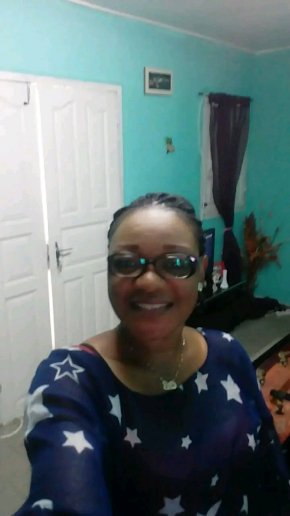 Fille sympat at aimable  j aime bien sourire mes je n erve tres msl  