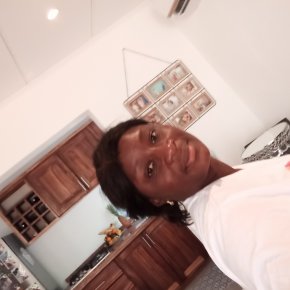 Femme battante, aimable, adorable, sociable, apporte la bonne humeur 