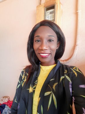  mystérieuse , sympa , cool , loyal ,honnête,  gentille,  simple ,
